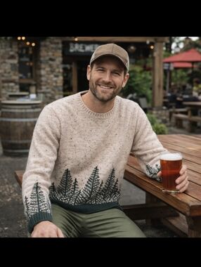 Mens sweater with woodland design. M
